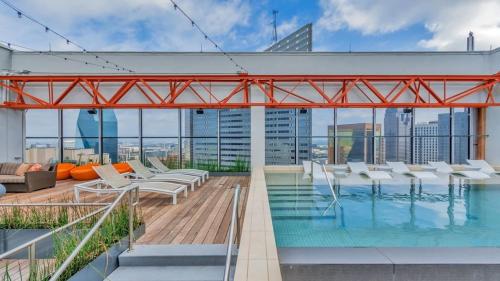 CozySuites Best Sky Pool in Dallas 2BR 2BA - main image