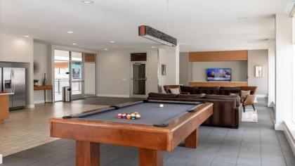 CozySuites TWO Classy 1BR 1BA with SKY POOL - image 17