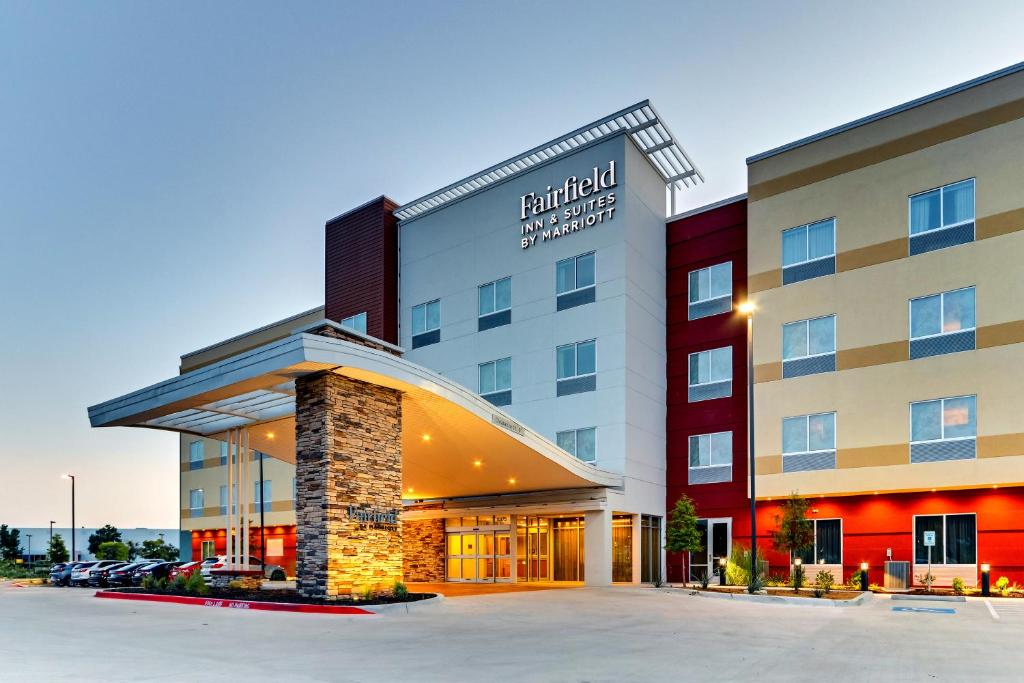 Fairfield Inn & Suites by Marriott Dallas Love Field - main image