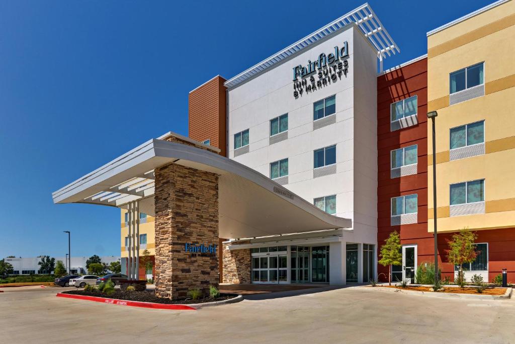 Fairfield Inn & Suites by Marriott Dallas Love Field - image 4