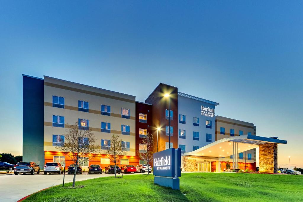 Fairfield Inn & Suites by Marriott Dallas Love Field - image 7