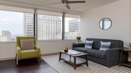 CozySuites TWO Stunning 1BR 1BA Apartments SKY POOL - image 9