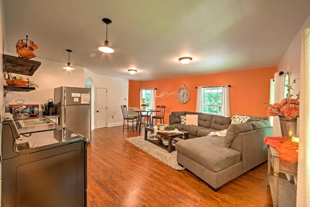 Cottage with Hot Tub and Fire Pit Near Mahantango Creek - main image