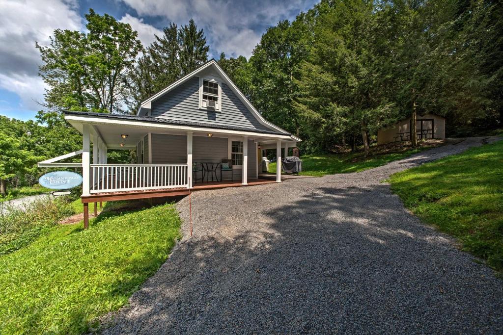 Cottage with Hot Tub and Fire Pit Near Mahantango Creek - image 6