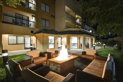 Courtyard by Marriott Dalton - image 10