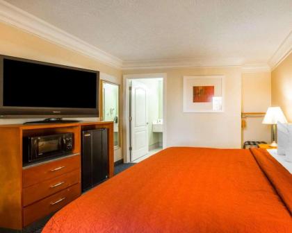 Quality Inn Dalton - image 11