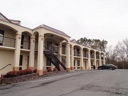 Econo Lodge Dalton - image 1