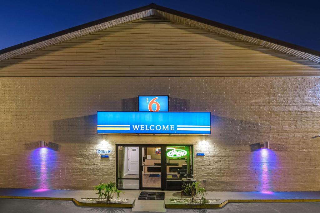 Motel 6-Dalton GA - image 5