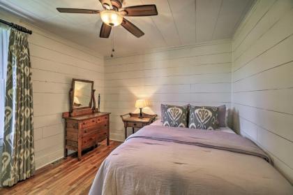 Cozy Cottage with Porch and Creeper Trail Access! - image 13