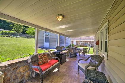 Cozy Cottage with Porch and Creeper Trail Access! - image 2