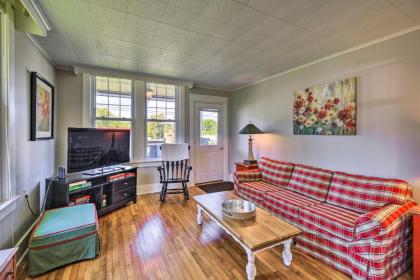 Cozy Cottage with Porch and Creeper Trail Access! - image 3