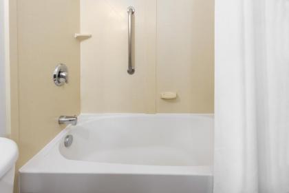 Hampton Inn Danbury - image 17