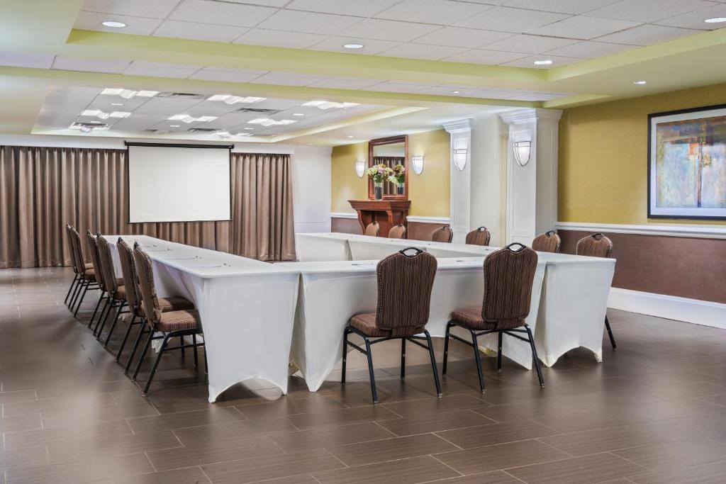 Hampton Inn Danbury - image 7