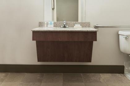 Hampton Inn Danbury - image 9