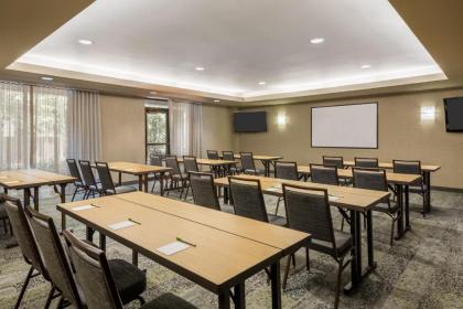 Courtyard by Marriott Danbury - image 14