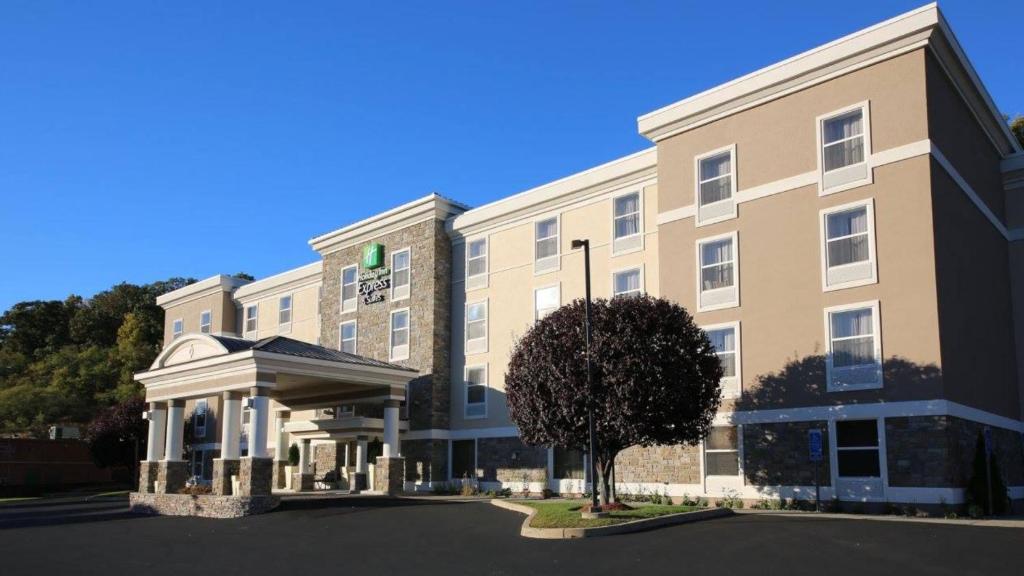 Holiday Inn Express Danbury I-84 an IHG Hotel - main image