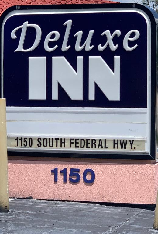 Deluxe Inn - image 2