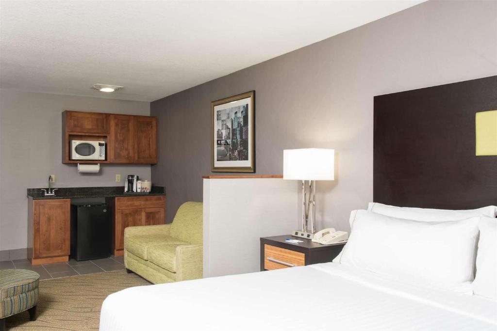 Holiday Inn Express & Suites Danville an IHG Hotel - image 3