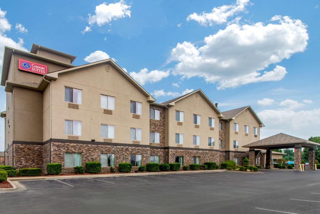 Comfort Suites Danville - main image