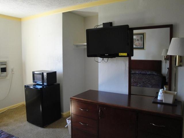 Budget Inn Danville - image 3