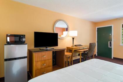 Americas Best Value Inn Darien - image 15