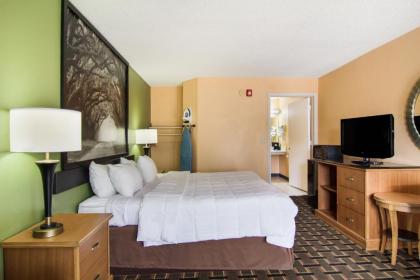 Americas Best Value Inn Darien - image 8