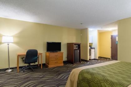 Econo Lodge Darien - image 14