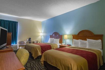 Econo Lodge Darien - image 7