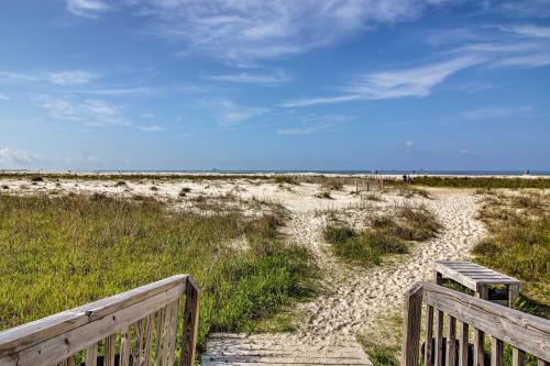 Gulf Front Dauphin Island Condo with Pool Access - image 4