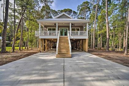 Quiet Fishermans House with Hot Tub and Tiki Bar - image 3