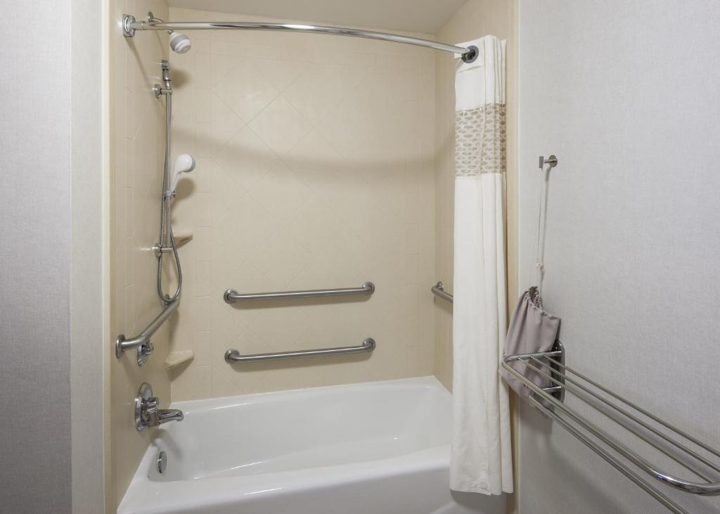 Hampton Inn & Suites Davenport - image 6