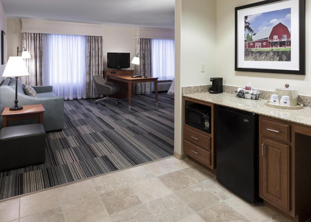 Hampton Inn & Suites Davenport - image 7