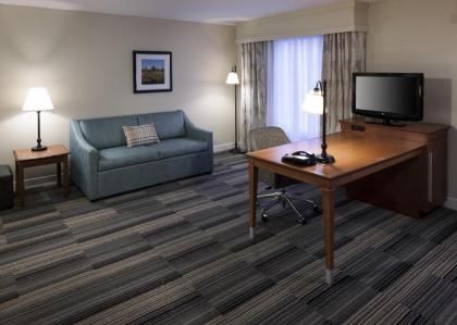 Hampton Inn & Suites Davenport - image 8