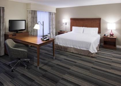 Hampton Inn & Suites Davenport - image 9