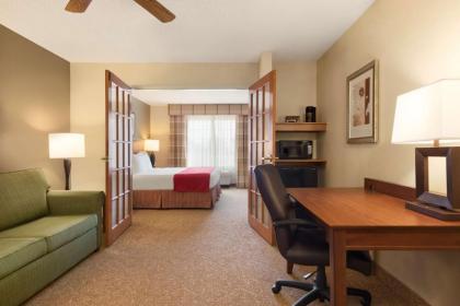 Country Inn & Suites by Radisson Davenport IA - image 3