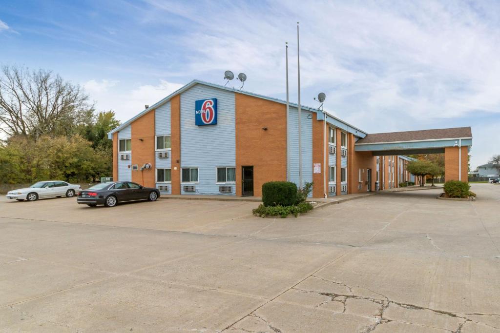 Motel 6-Davenport IA - main image