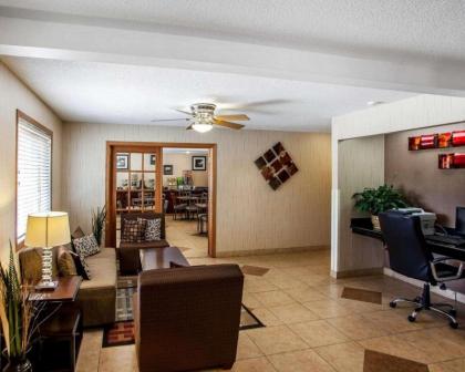 Quality Inn & Suites Davenport - image 11