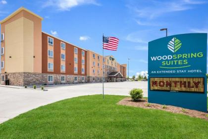 WoodSpring Suites Davenport Quad Cities - image 4