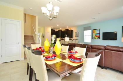 Short Distance Large 8 Bedroom Pool Homes Located in Champion Gates Water Park Resort - image 3