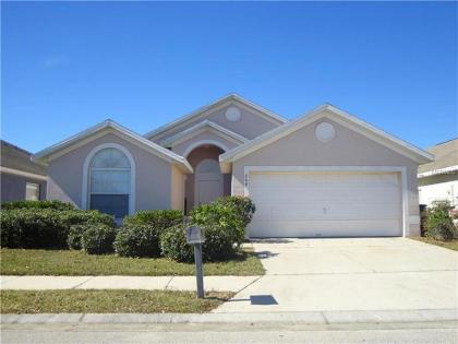 A wonderful 4 bedroom villa with it own pool in Legacy Park Davenport Florida