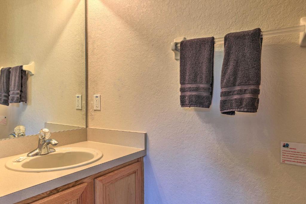 Regal Palms Resort Townhome - 9 Mi to Disney! - image 4