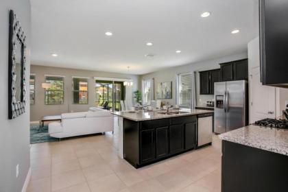 Picture Renting Your Own Luxury Villa on the Exclusive Solterra Resort close to Disney Orlando Villa 3681 - image 3