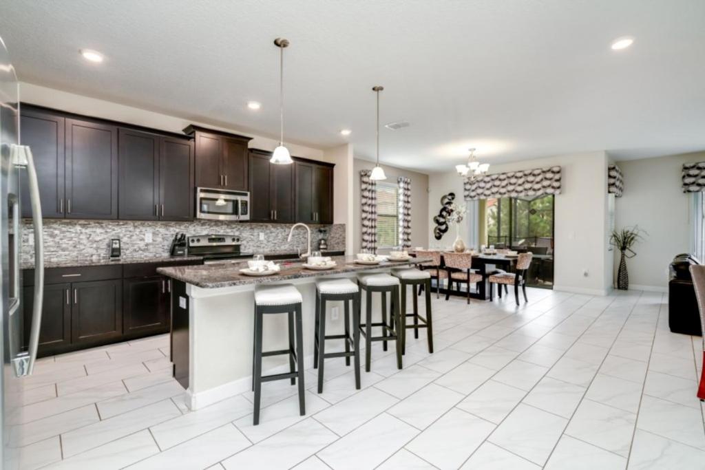 You have Found the Ultimate 6 Bedroom Villa on Solterra Resort Orlando Villa 3685 - image 5