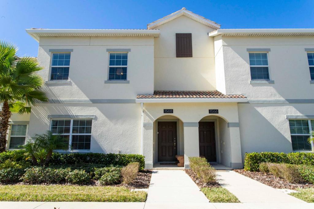 Stunning 4 Bedroom w/ Screened Pool Close to Disney 1568 - main image