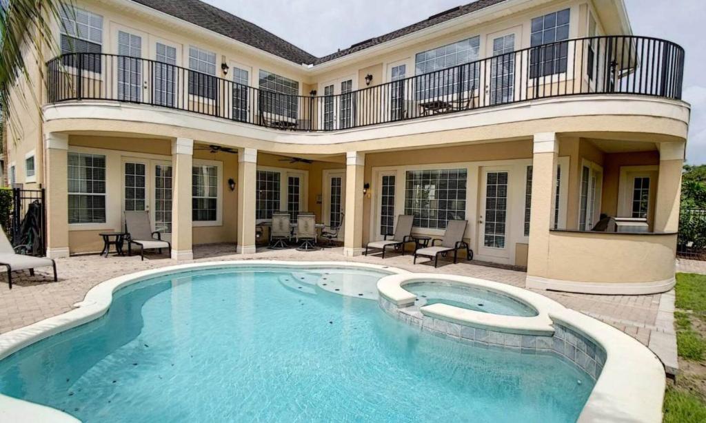 Luxury Private Villa with Large Pool on Reunion Resort and Spa Orlando Villa 4739 - image 2