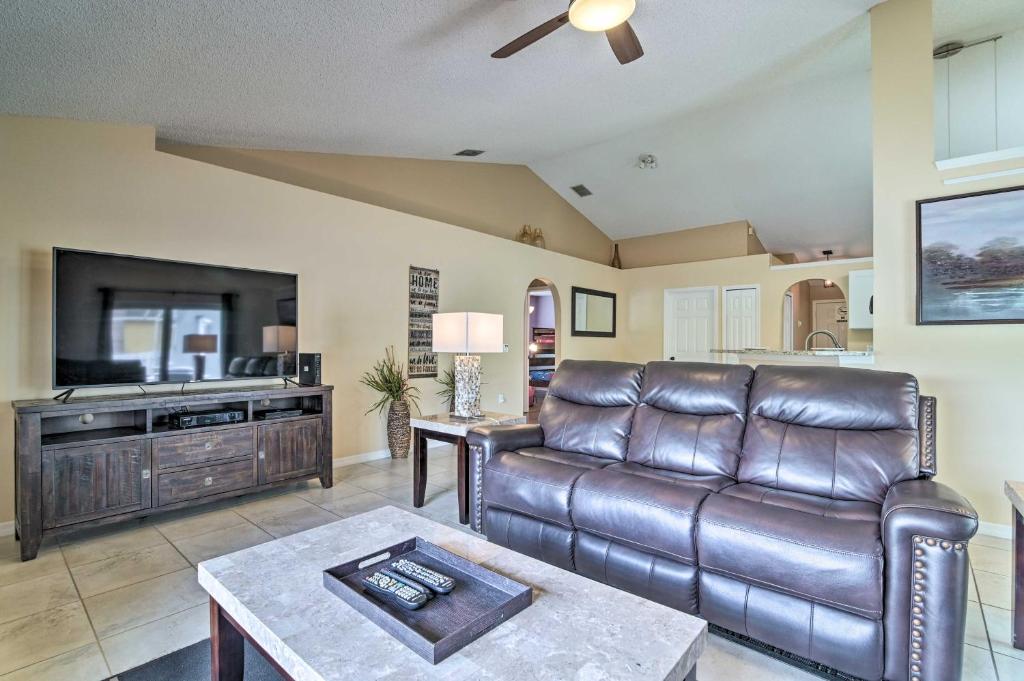 Large Family Home with Pool 9 Miles to Disney Parks - image 3