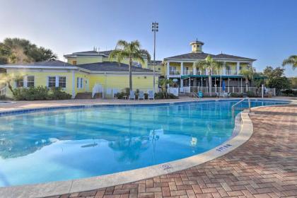 Vibrant Condo with Pool Access 11 Mi to Disney - image 3