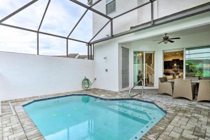 Davenport Resort Townhome 11 Miles to Disney! - image 1