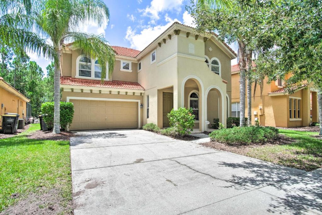 Spacious Family Escape with Lanai and Game Room! - image 3