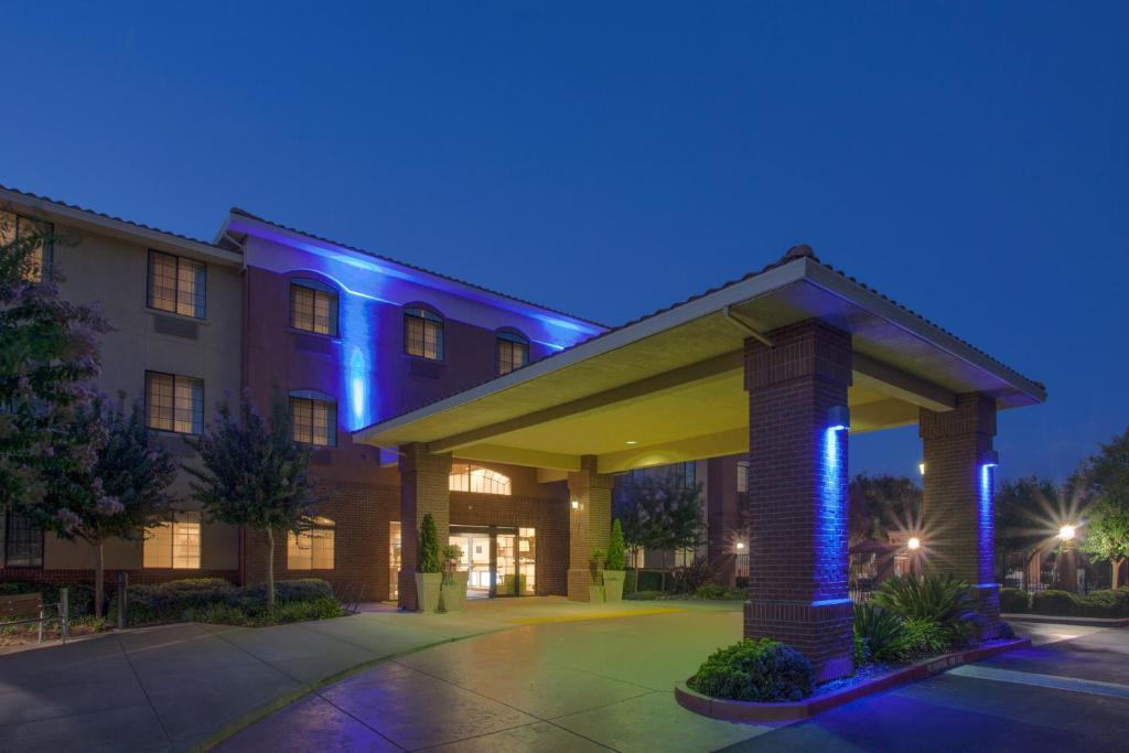 Holiday Inn Express Davis-University Area an IHG Hotel - main image